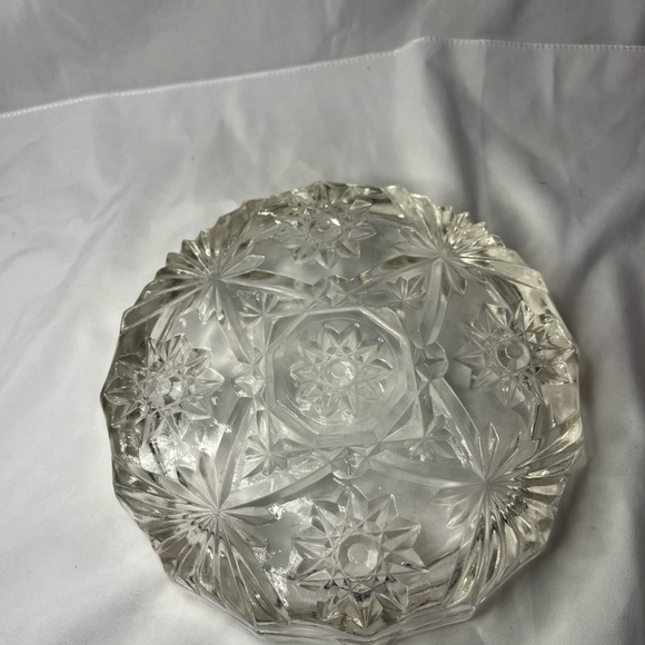 Elegant Clear Glass Ash tray - Picture 2 of 4